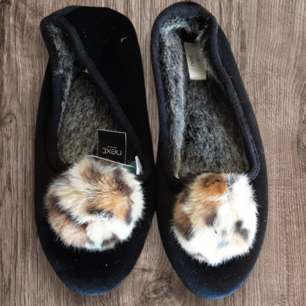 Ladies Size 5 Slippers